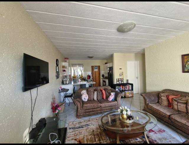 2 BEDROOM TOWNHOUSE FOR SALE IN GLEN MARAIS